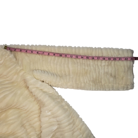 Cream Faux Fur Textured Hooded Jacket Sz Small Button Up Lined Cozy Winter Coat - Picture 16 of 16